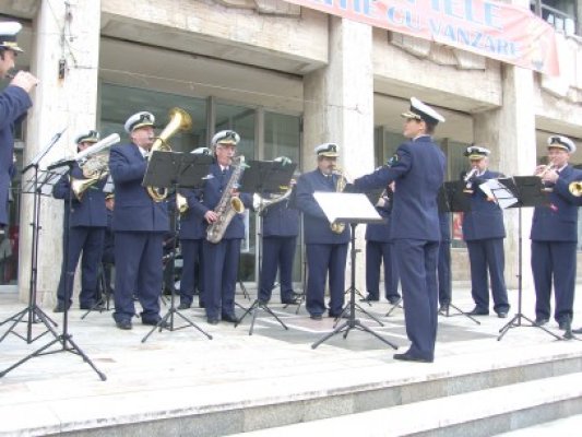 Fanfara RAJA reia concertele